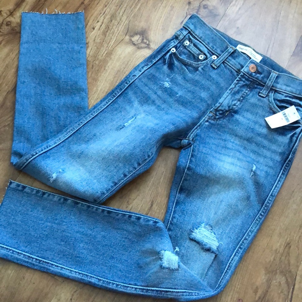 NWT GAP 1969 High Rise Slim Straight Size 24